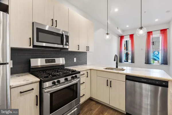 $1,900 | 2526 West Girard Avenue, Unit 1, Philadelphia, PA 19130
