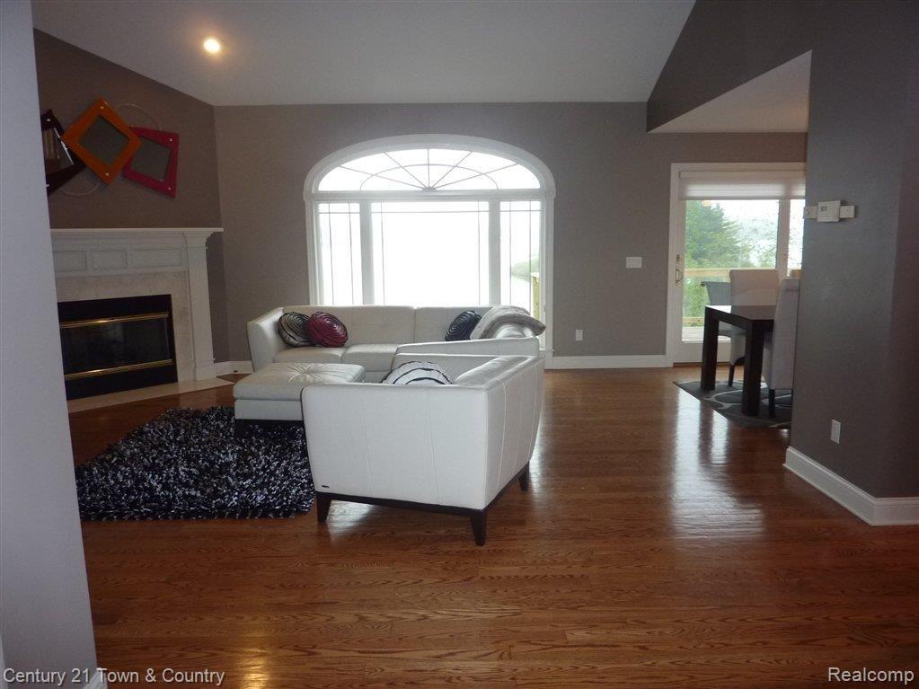 9255 Ridge Road Goodrich, MI 48438 - Photo 5 of 25 GRT RM -PALLADIUM WINDOW & FRPLC