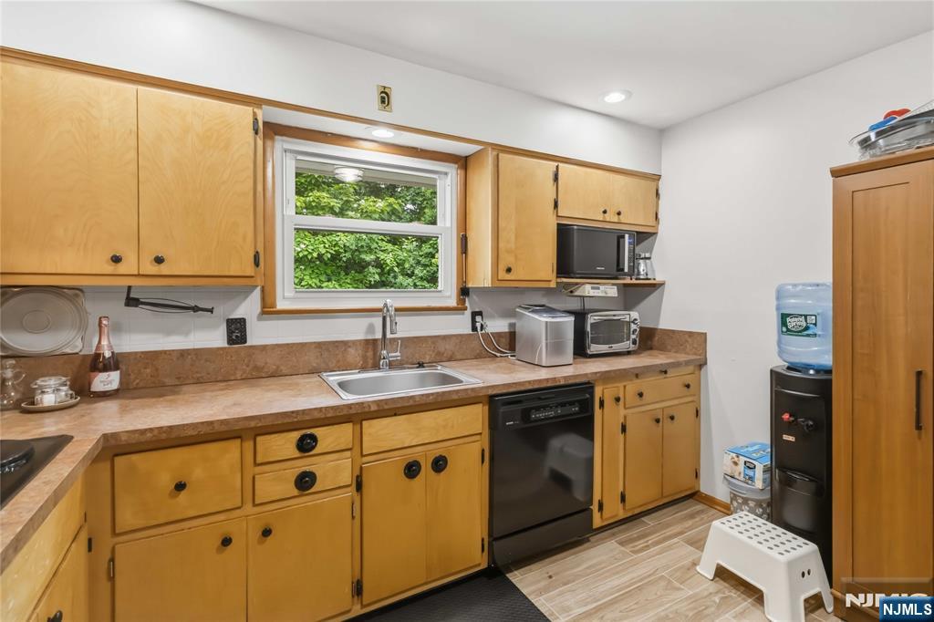 63 Valley Road Butler, NJ 07405 - Photo 12 of 33