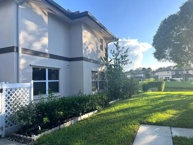 $2,250 | 7 Amherst Court, Unit A, Royal Palm Beach, FL 33411