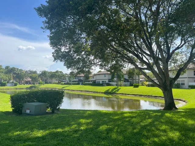 $2,300 | 7 Amherst Court, Unit A, Royal Palm Beach, FL 33411