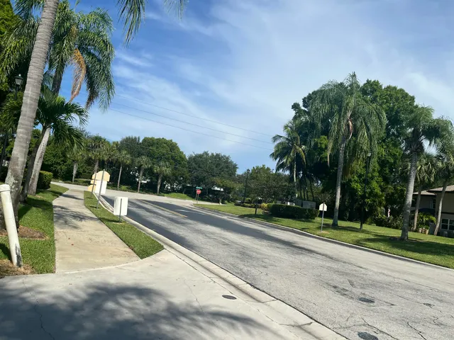 $2,300 | 7 Amherst Court, Unit A, Royal Palm Beach, FL 33411