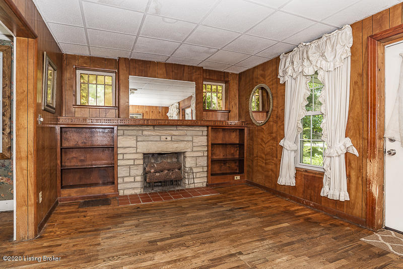 8001 Todds Point Road Crestwood, KY 40014 - Photo 5 of 23 Stained window accent