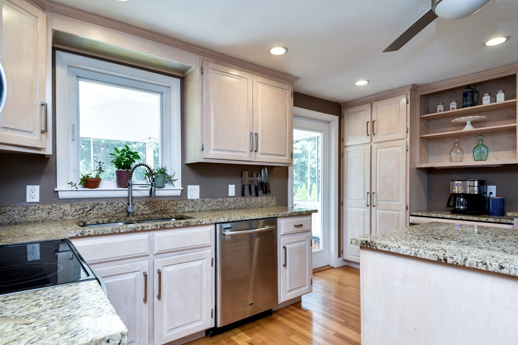 16 Elmfield Road Framingham, MA 01701 - Photo 8 of 28