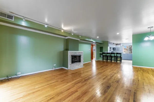 $219,000 | 7632 West Lawrence Avenue, Unit 1A, Harwood Heights, IL 60706