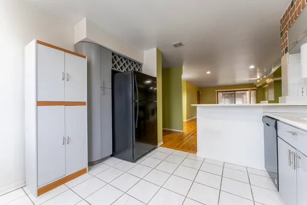 $219,000 | 7632 West Lawrence Avenue, Unit 1A, Harwood Heights, IL 60706