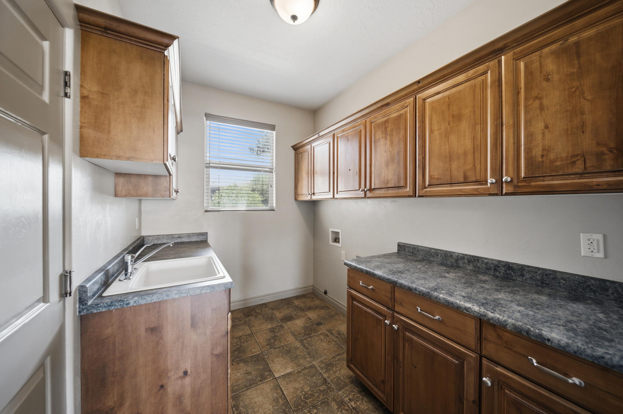1727 Flagstone Road St. George, UT 84790 - Photo 23 of 46 DSC_2694