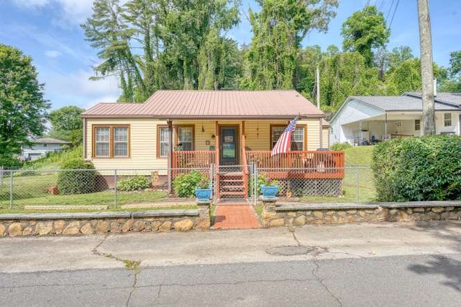 819 Valley River Avenue Murphy, NC 28906 - Photo 2 of 35