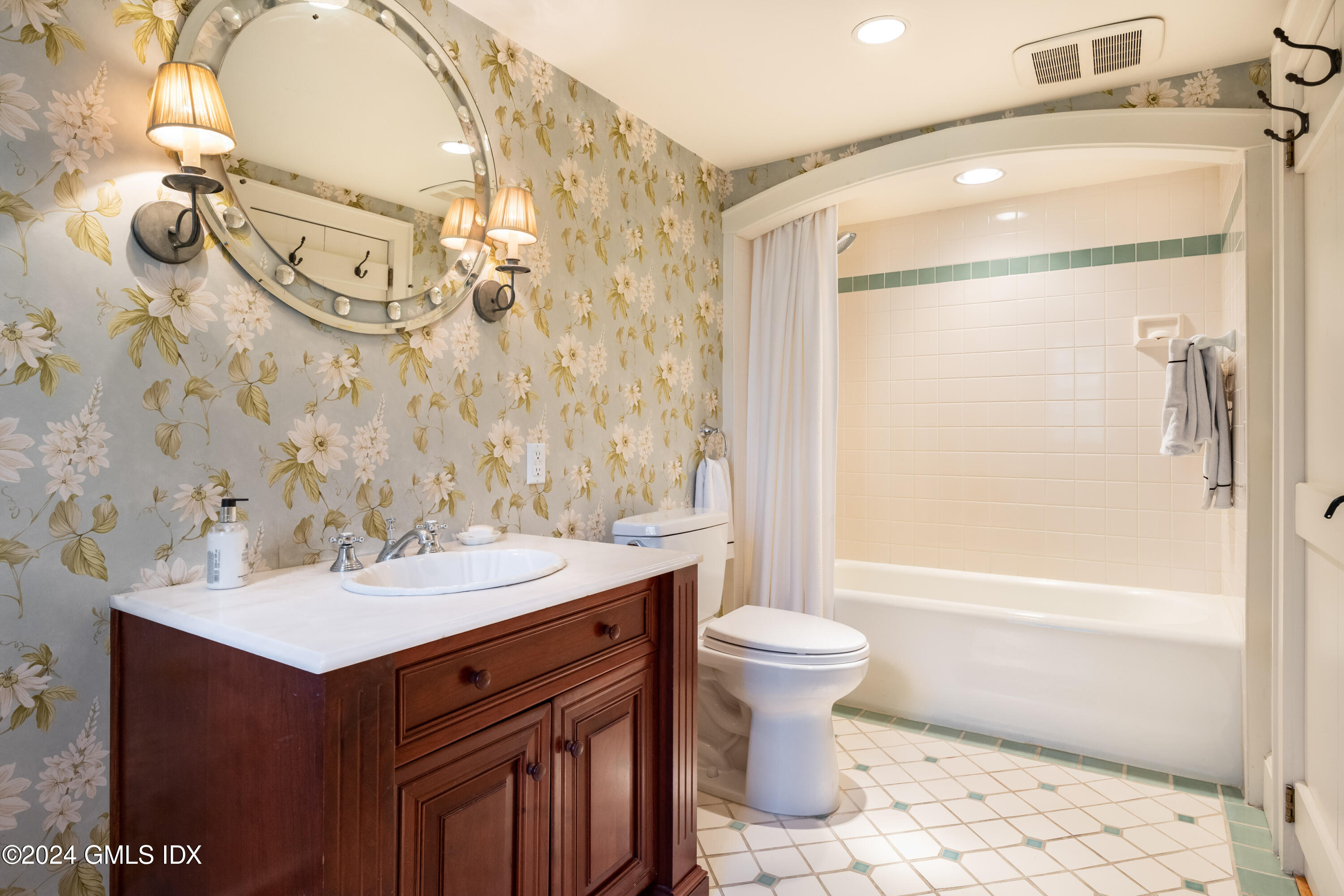 185 Old Mill Road Greenwich, CT 06831 - Photo 17 of 25 Primary bathroom