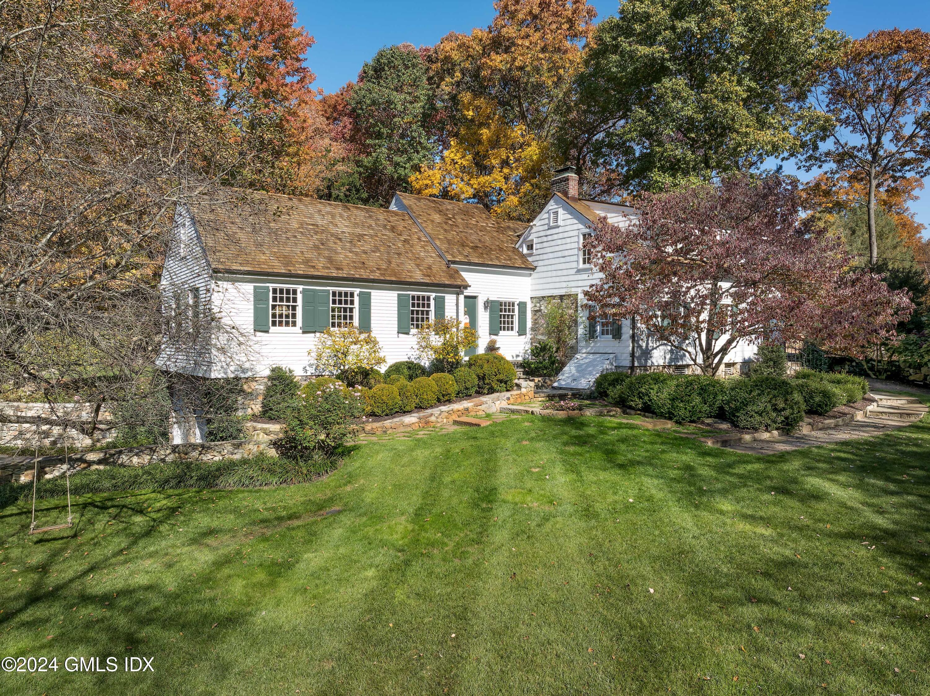185 Old Mill Road Greenwich, CT 06831 - Photo 21 of 25 Front lawn