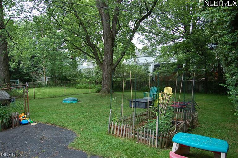 4923 Farnhurst Road Cleveland, OH 44124 - Photo 4 of 25 Gallery Image 4