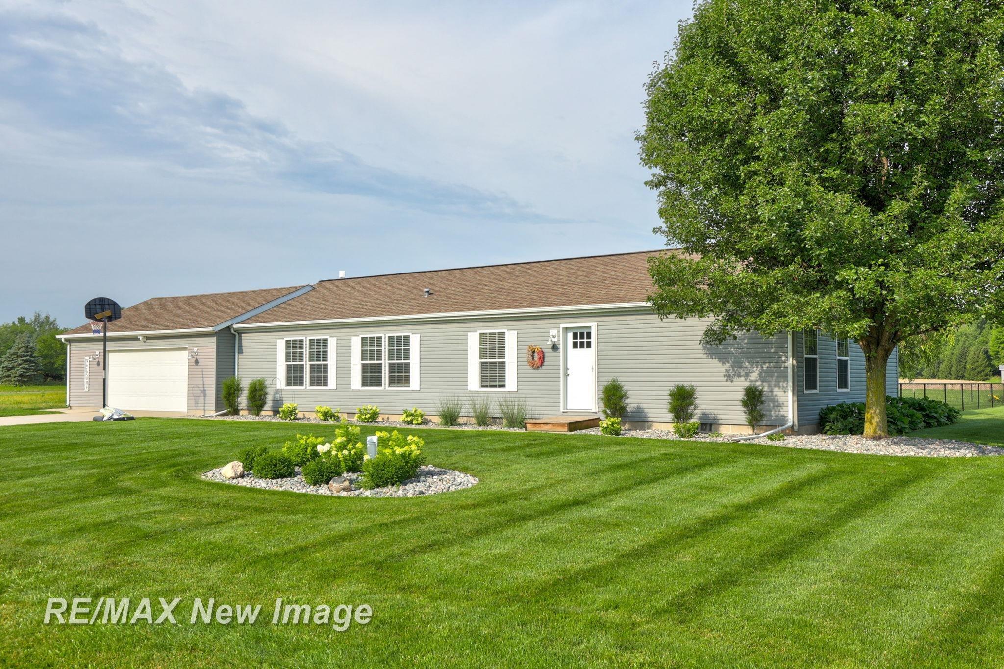 1 Kozy Lake Road Hemlock, MI 48626 - Photo 4 of 45
