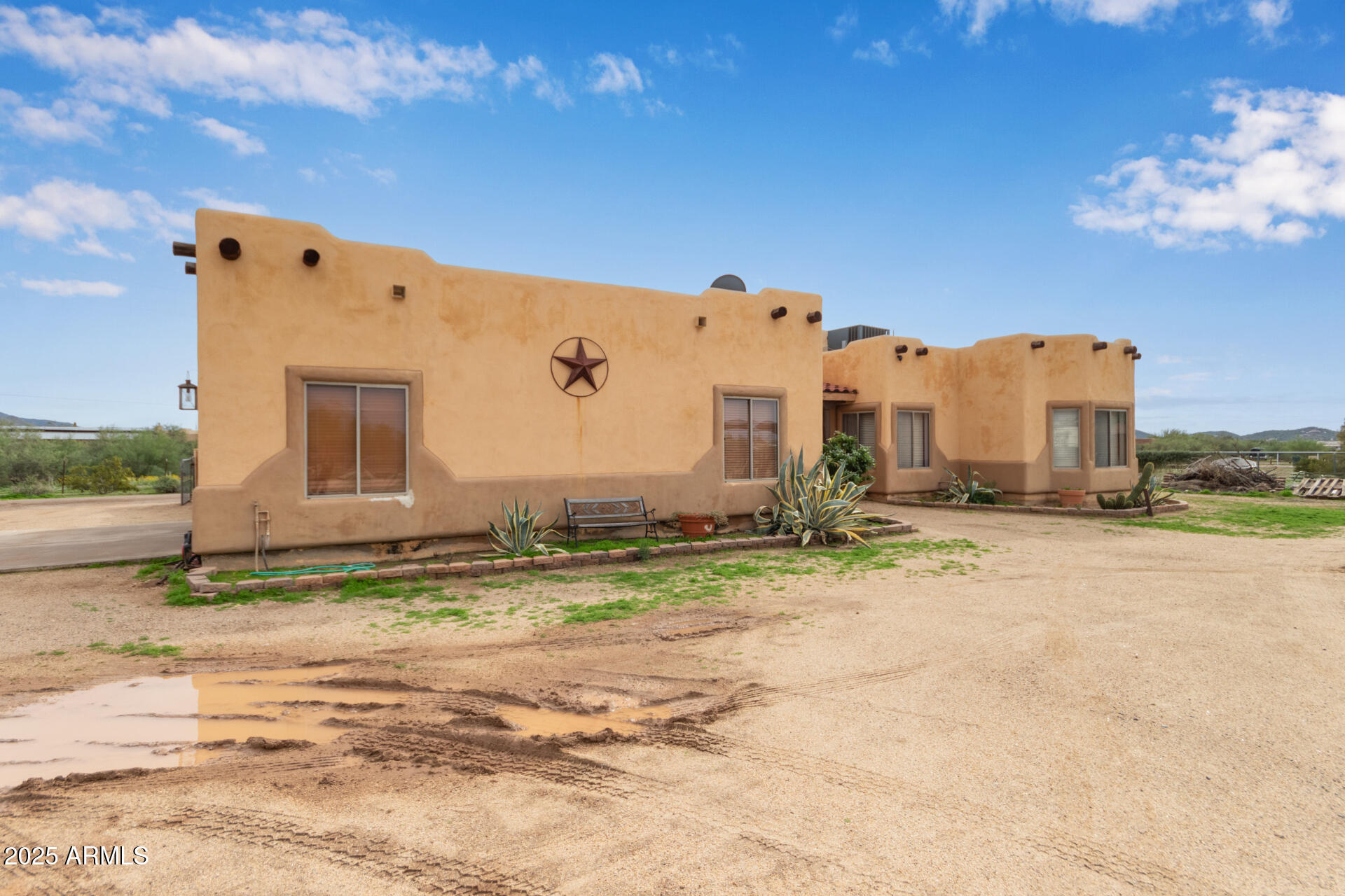 1032 East Carlise Road Phoenix, AZ 85086 - Photo 3 of 56 a view of a house with a yard