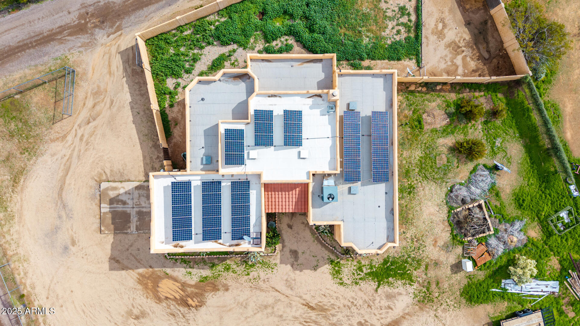 1032 East Carlise Road Phoenix, AZ 85086 - Photo 45 of 56 front view of a house