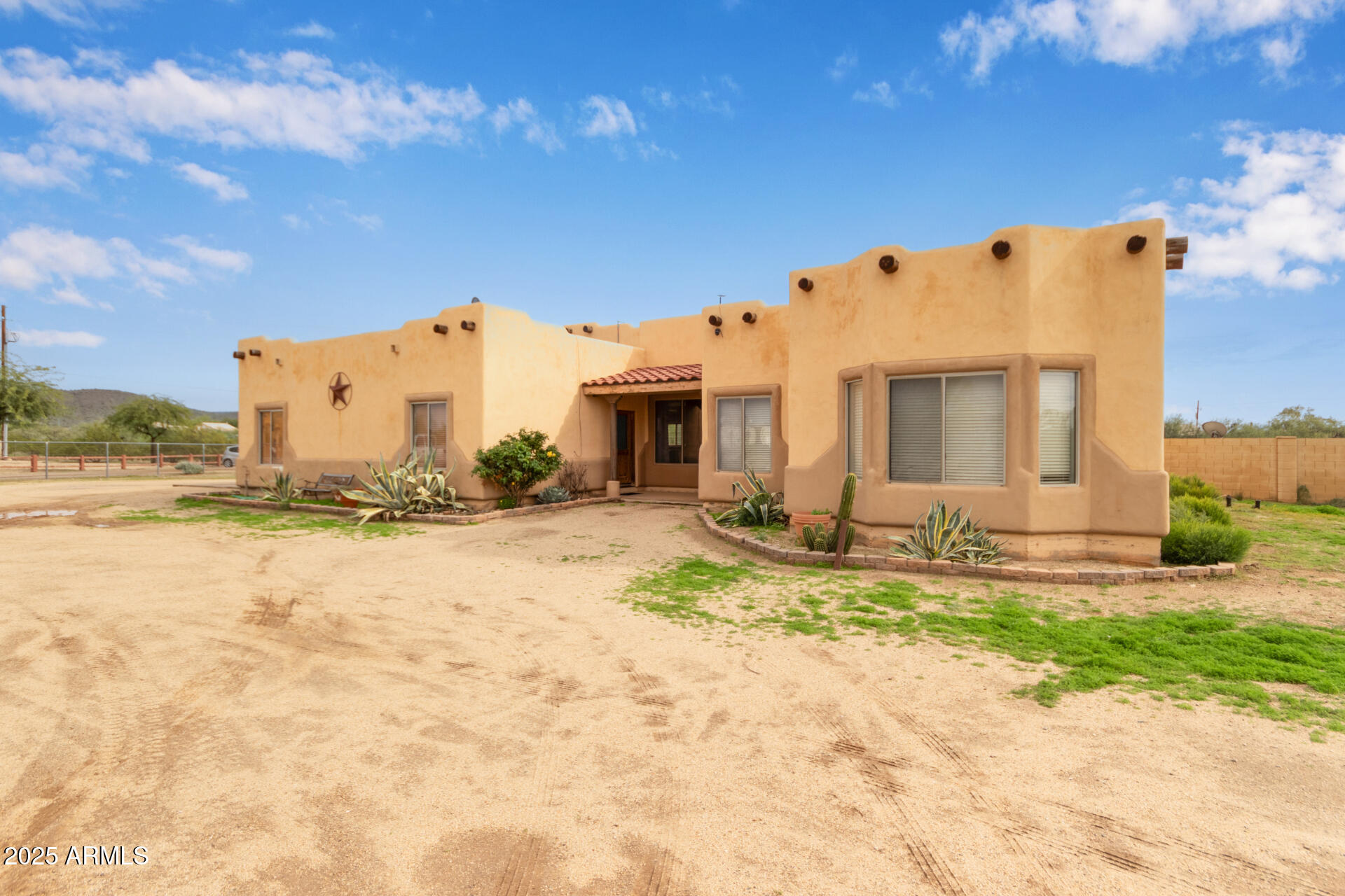 1032 East Carlise Road Phoenix, AZ 85086 - Photo 5 of 56 a view of a house with backyard and sitting area