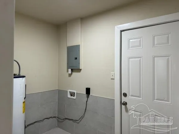 $1,350 | 801 East Fairfield Drive, Pensacola, FL 32503