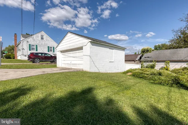 a view of a backyard of the house