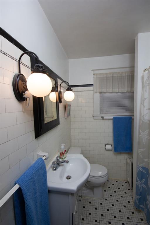 644 Cascade Road Pittsburgh, PA 15221 - Photo 17 of 21 a bathroom with a sink toilet and mirror