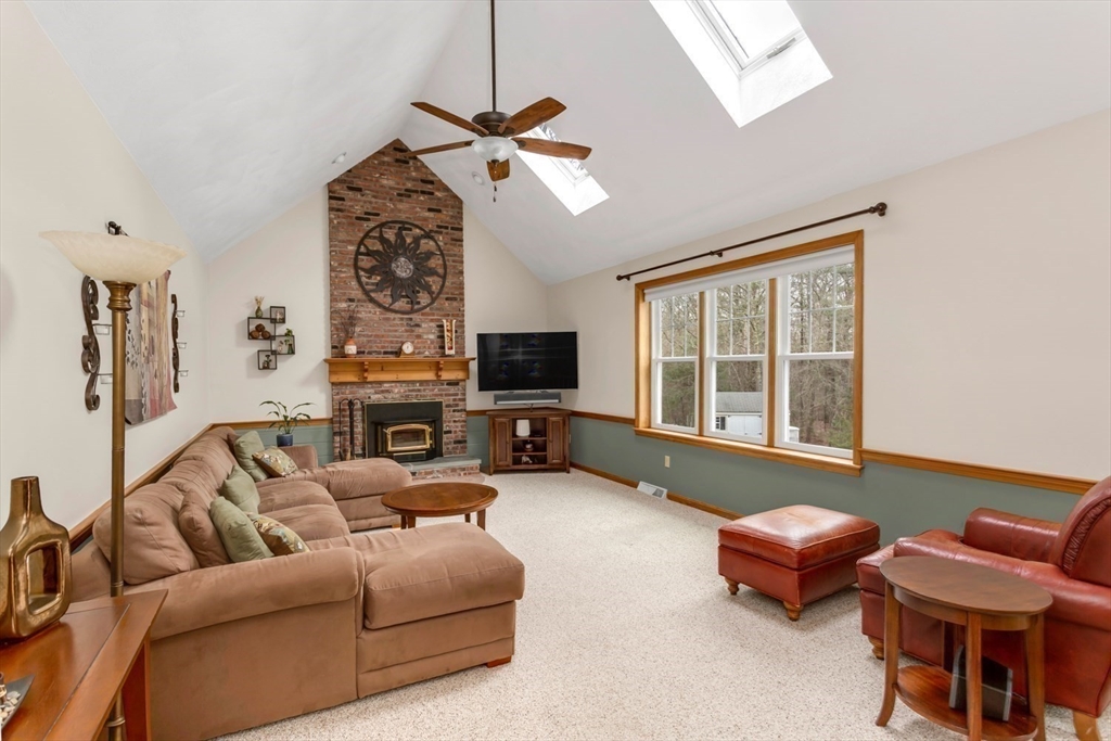 28 Jackson Circle Franklin, MA 02038 - Photo 11 of 46