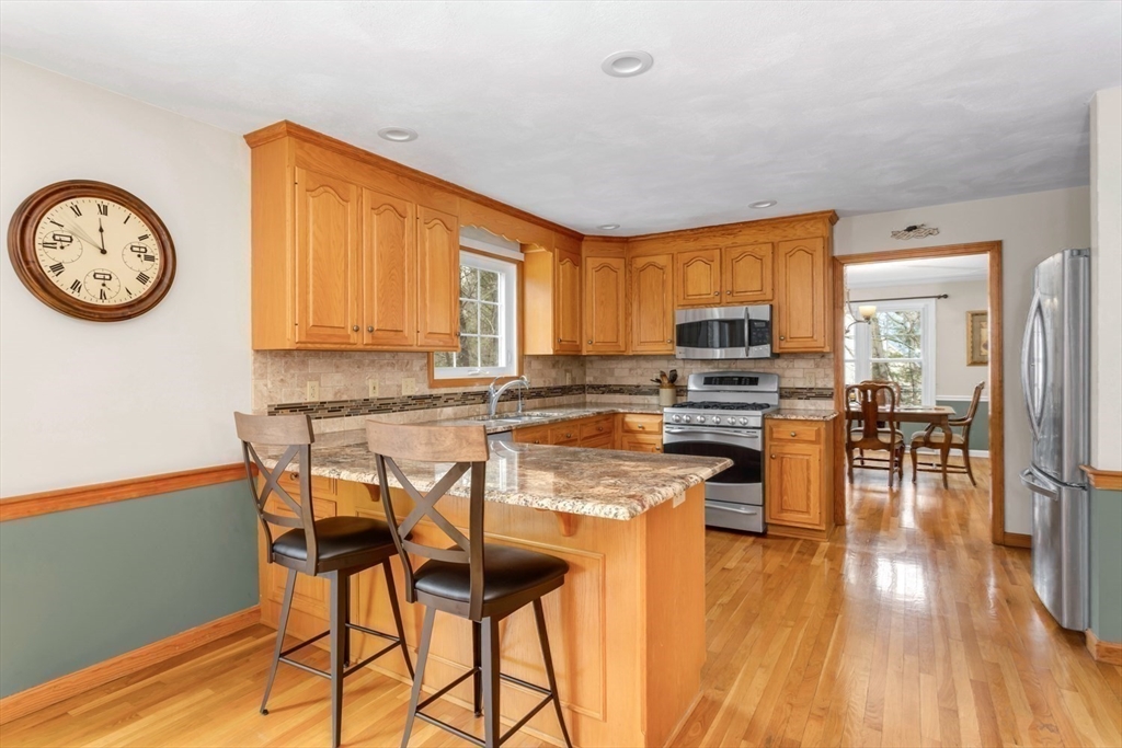 28 Jackson Circle Franklin, MA 02038 - Photo 2 of 46