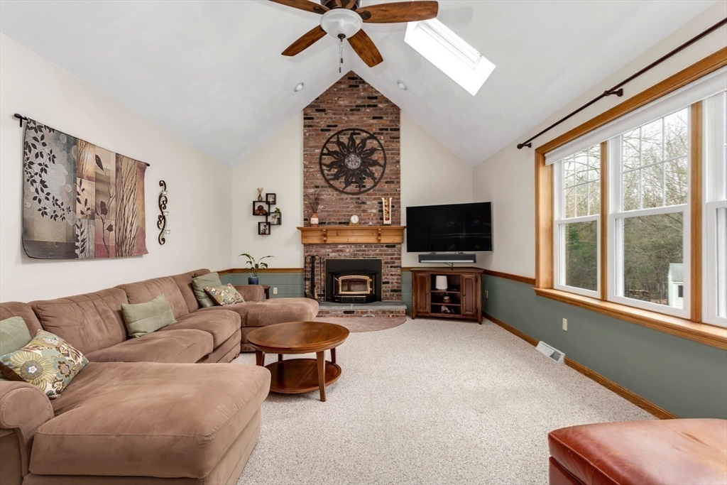 28 Jackson Circle Franklin, MA 02038 - Photo 4 of 46