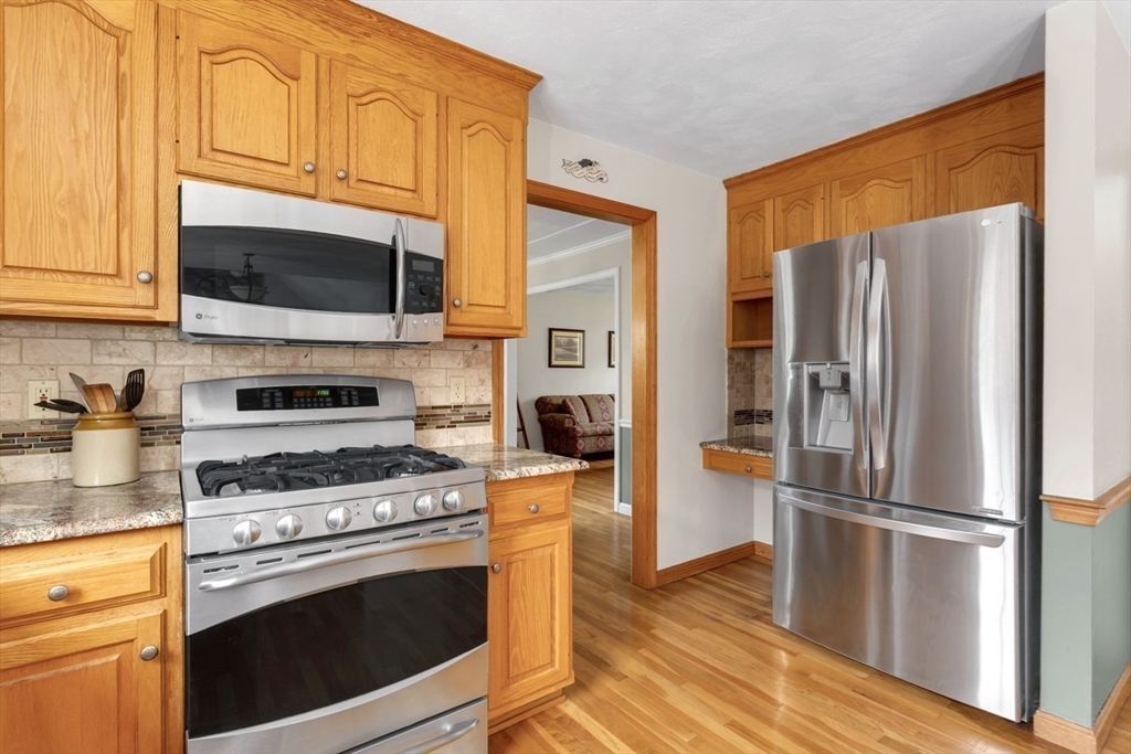 28 Jackson Circle Franklin, MA 02038 - Photo 8 of 46