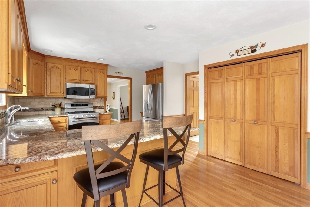 28 Jackson Circle Franklin, MA 02038 - Photo 9 of 46