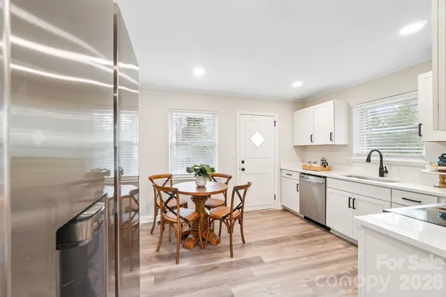 $359,900 | 915 Crestmere Street, Charlotte, NC 28208