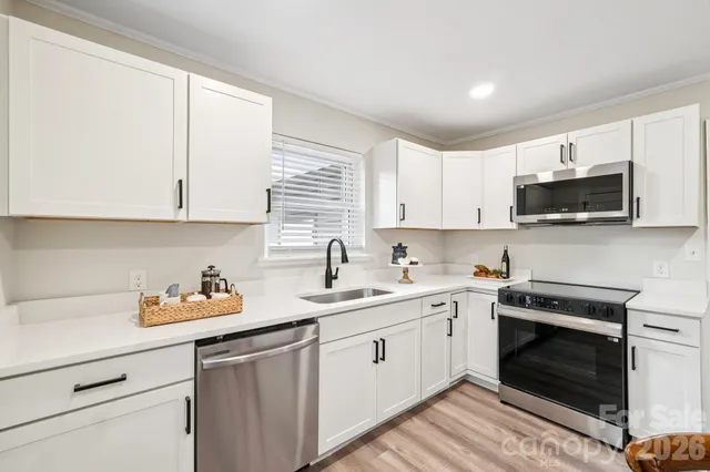 $359,900 | 915 Crestmere Street, Charlotte, NC 28208