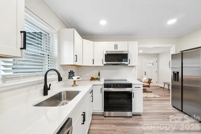 $359,900 | 915 Crestmere Street, Charlotte, NC 28208