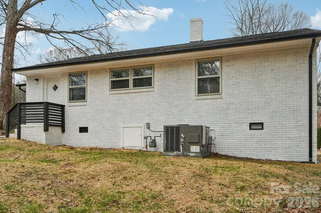 $359,900 | 915 Crestmere Street, Charlotte, NC 28208