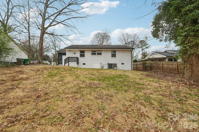 $359,900 | 915 Crestmere Street, Charlotte, NC 28208