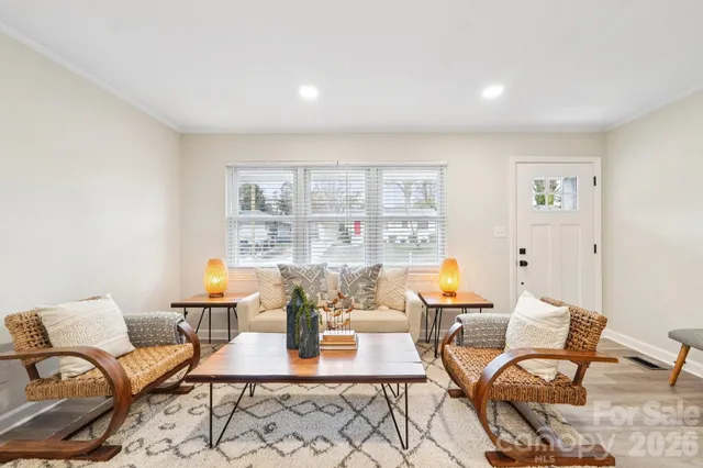 $359,900 | 915 Crestmere Street, Charlotte, NC 28208