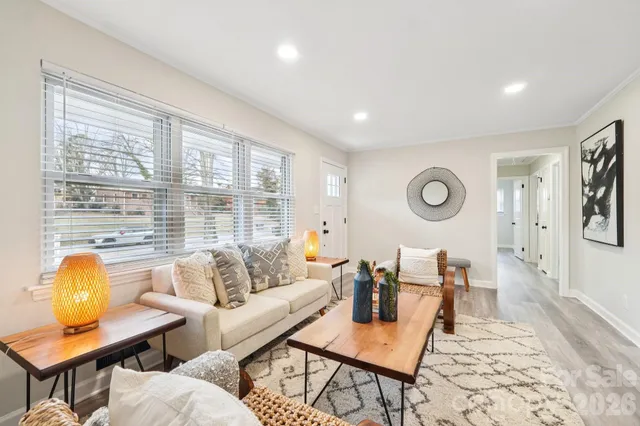 $359,900 | 915 Crestmere Street, Charlotte, NC 28208