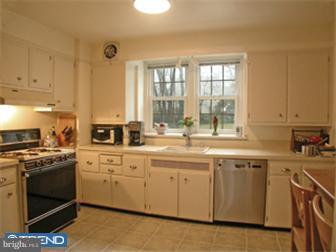 21 Chestnut Lane Wayne, PA 19087 - Photo 6 of 12 Gallery Image 6