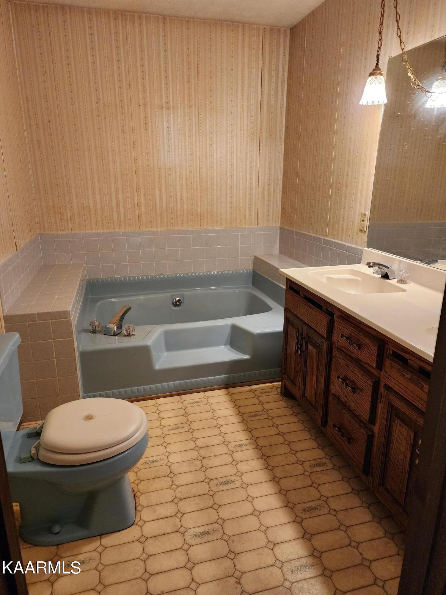 8578 Pedigo Road Powell, TN 37849 - Photo 12 of 23 Master Bathroom