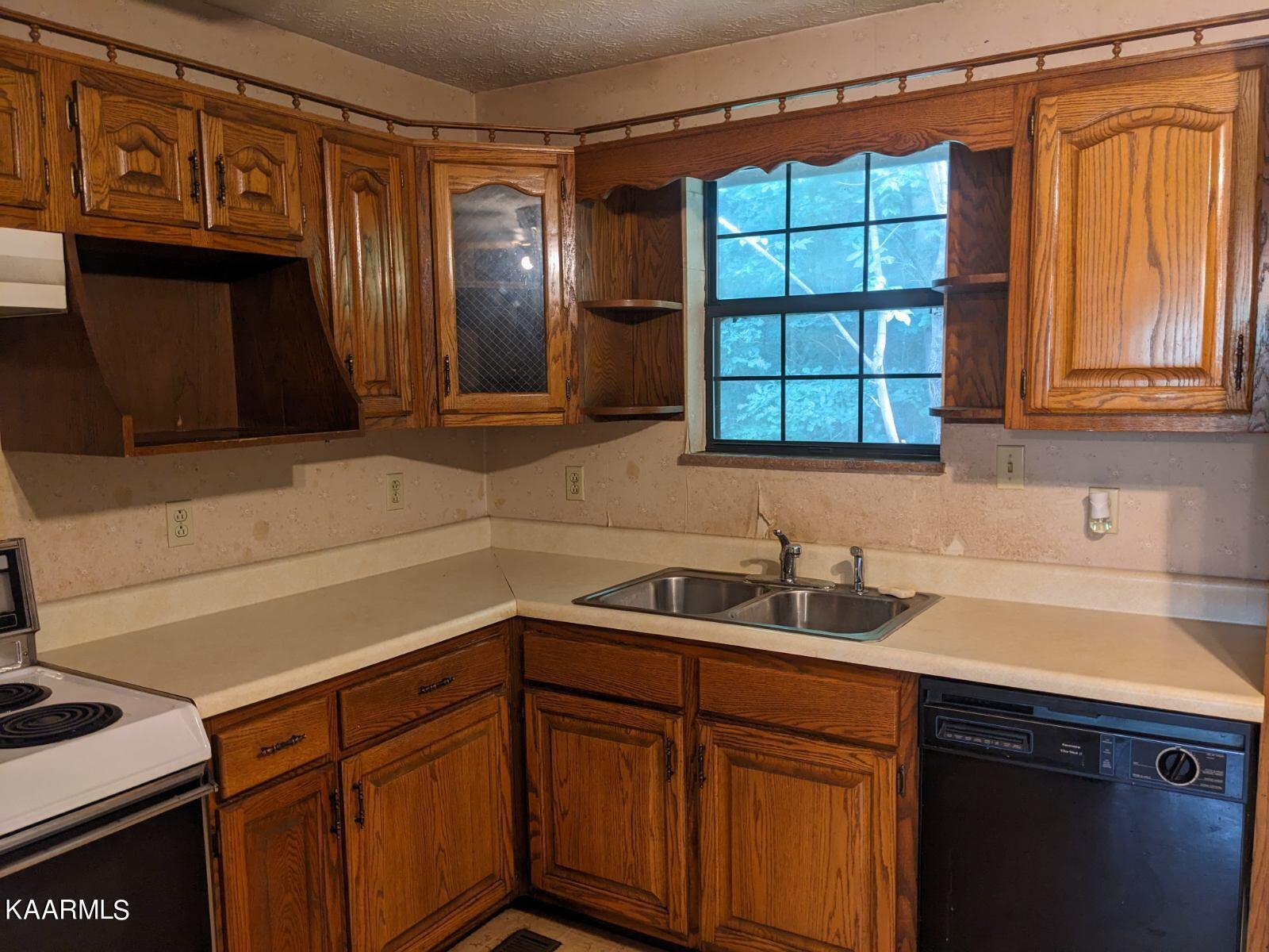 8578 Pedigo Road Powell, TN 37849 - Photo 3 of 23 Kitchen
