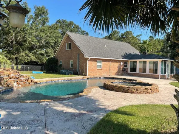 $2,200 | 14008 Dundeewood Road, Biloxi, MS 39532