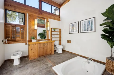 $1,725,000 | 95 Via De La Vista, Inverness, CA 94937