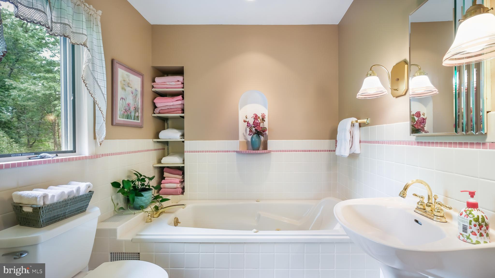 3751 Detweiler Road Chalfont, PA 18914 - Photo 39 of 61 Hall Bath w/Jetted Tub & Stall Shower
