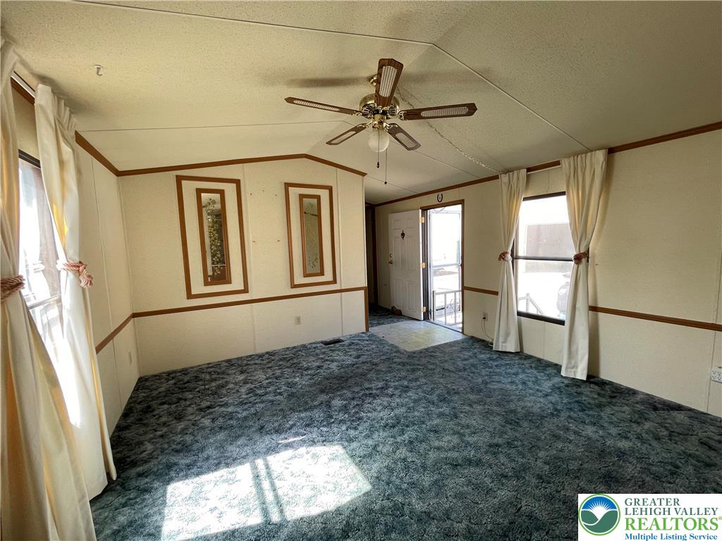 Best Avenue Walnutport, PA 18088 - Photo 4 of 11 Living room