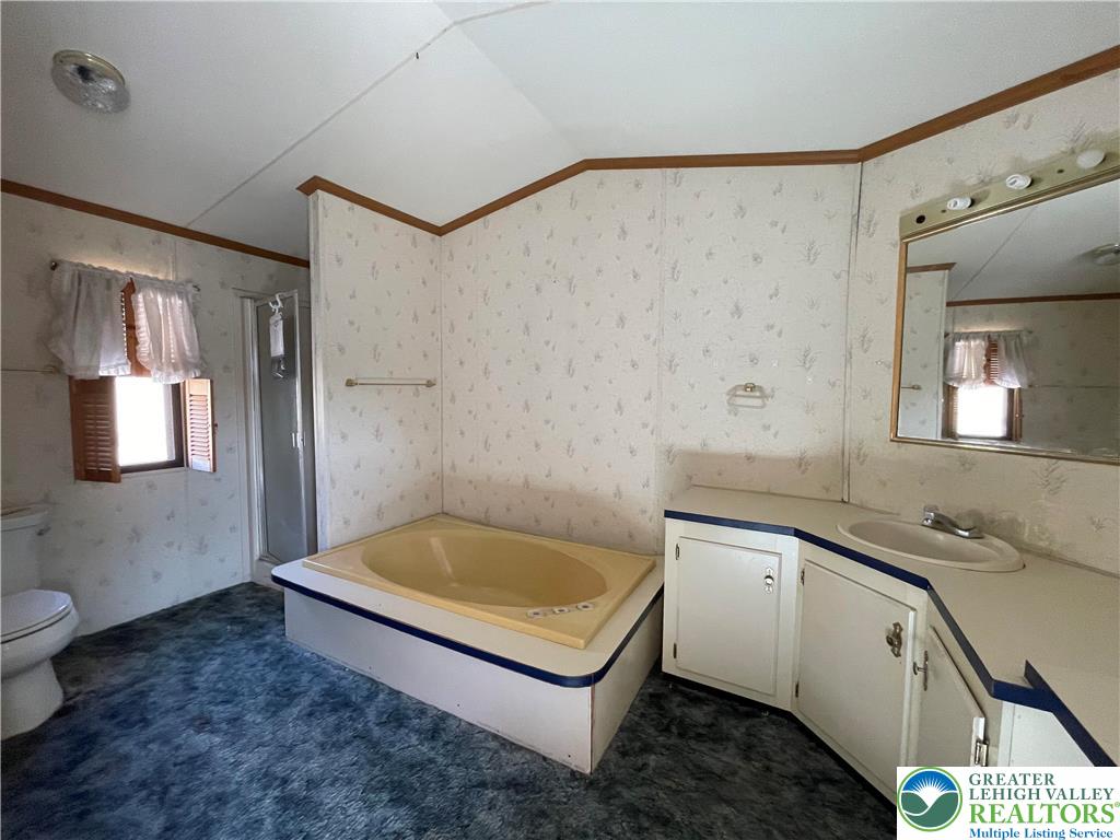 Best Avenue Walnutport, PA 18088 - Photo 8 of 11 Primary Bath