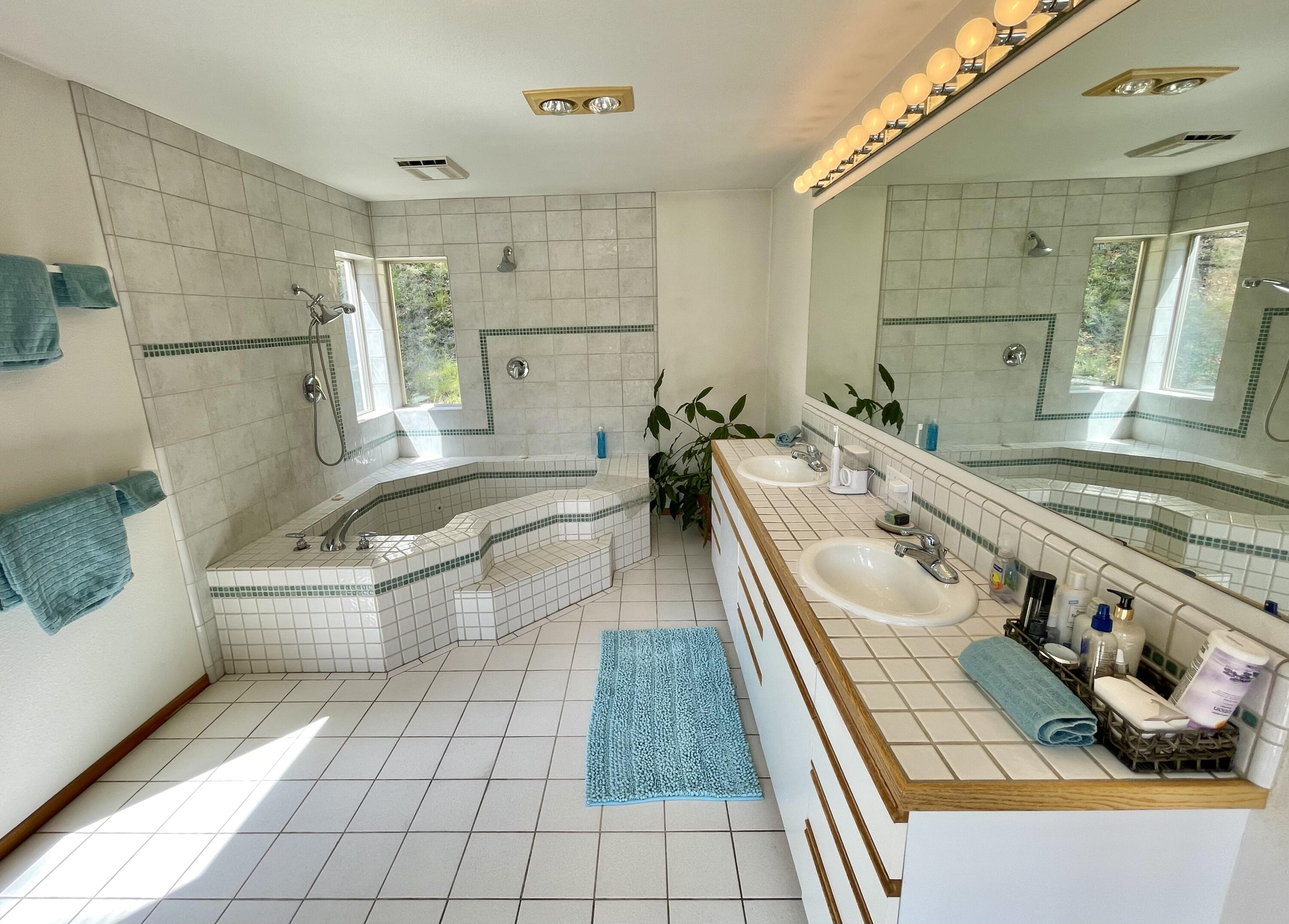 3114 Anderson Creek Road Talent, OR 97540 - Photo 19 of 69 27. Prim bath 2