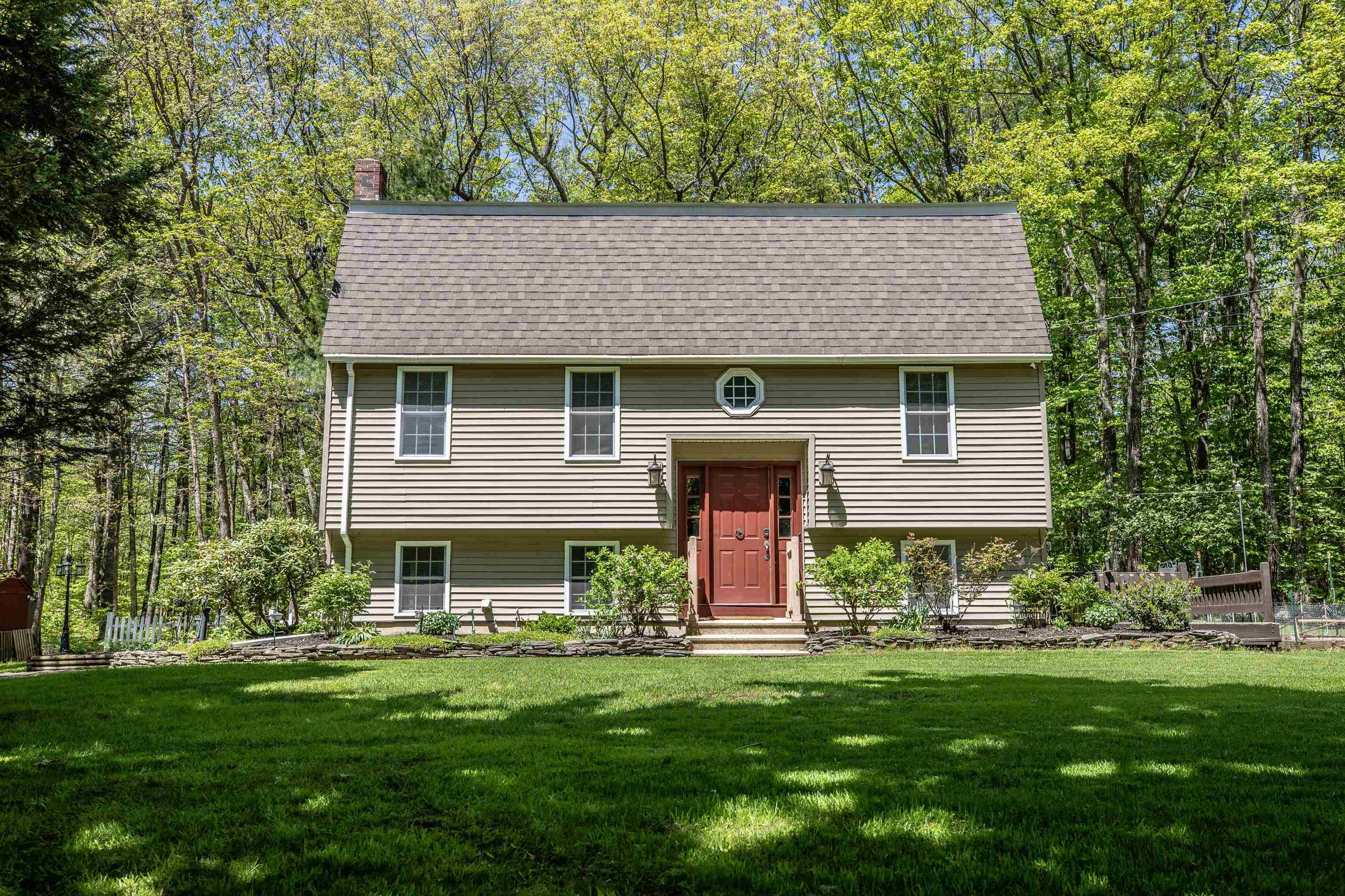 8 Colby Road Kingston, NH 03848 - Photo 1 of 40
