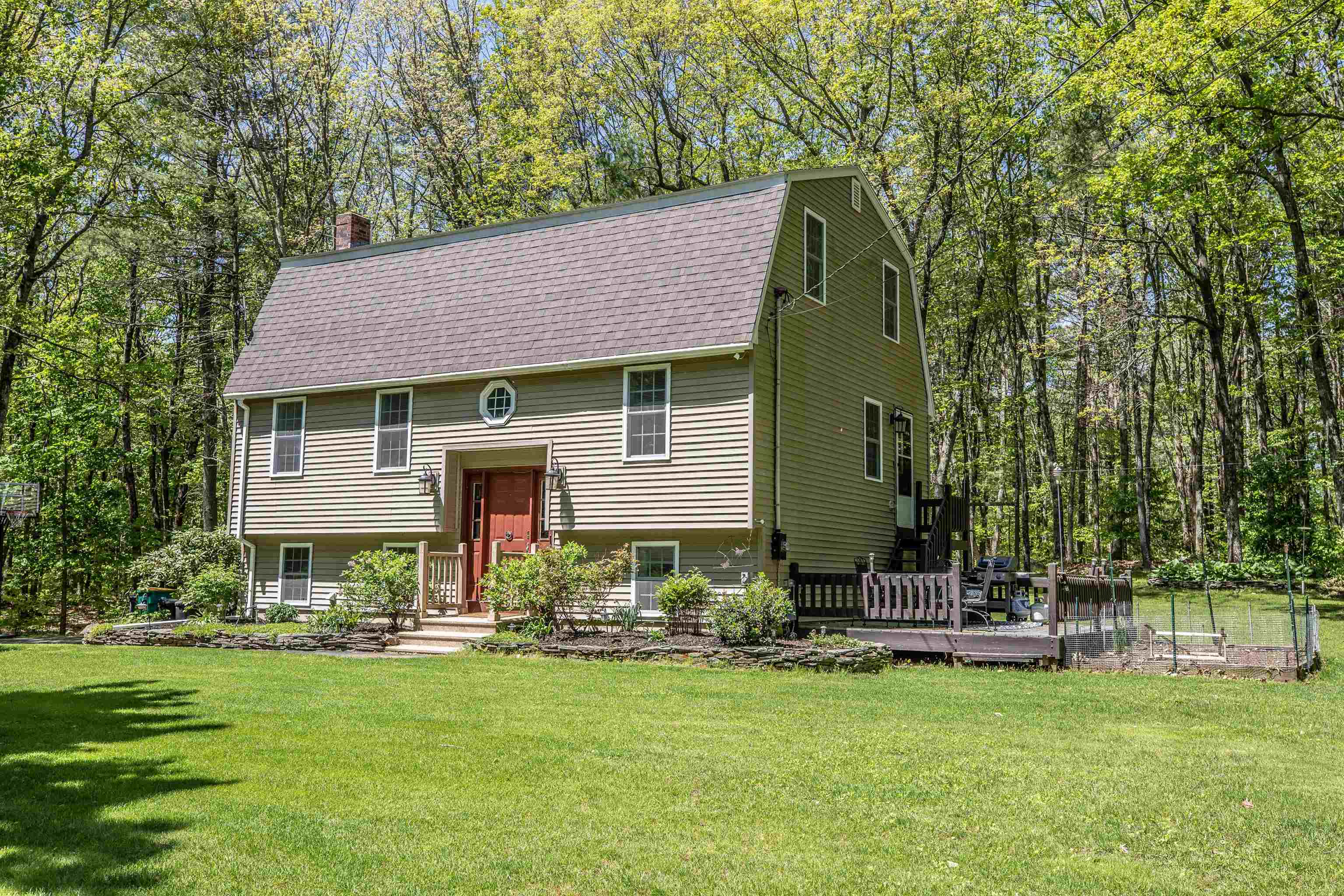 8 Colby Road Kingston, NH 03848 - Photo 2 of 40