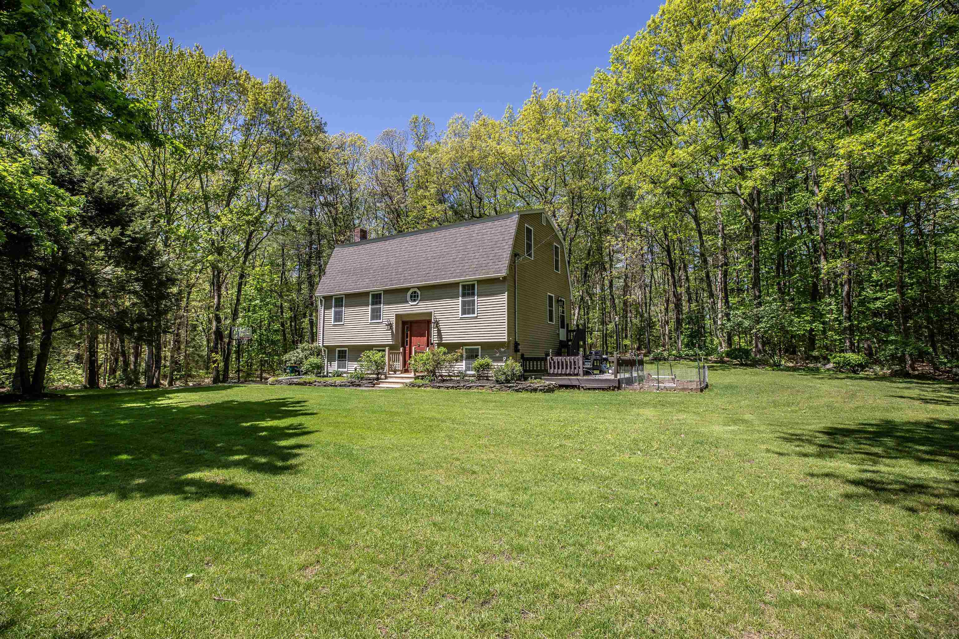 8 Colby Road Kingston, NH 03848 - Photo 3 of 40