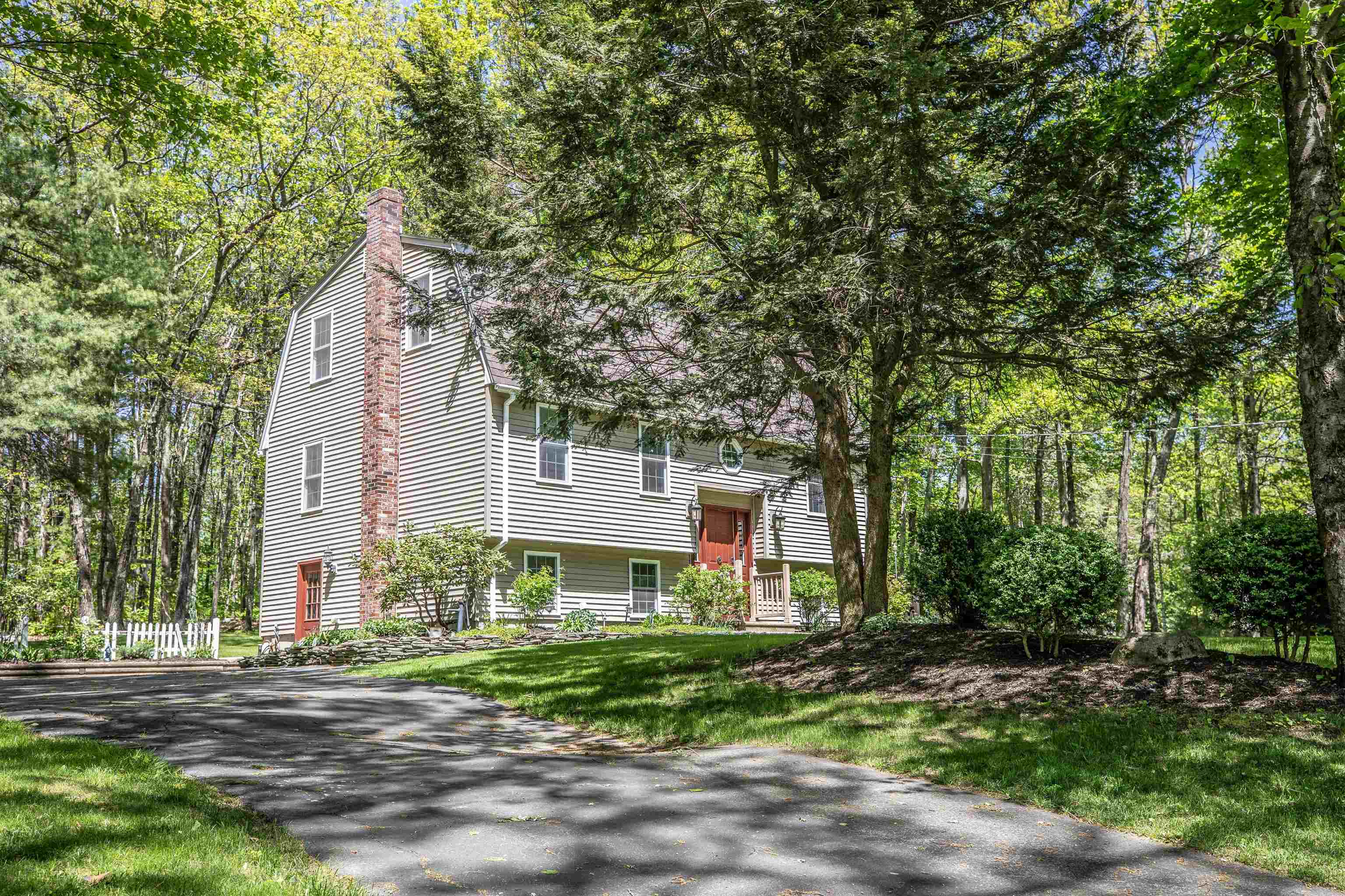 8 Colby Road Kingston, NH 03848 - Photo 4 of 40