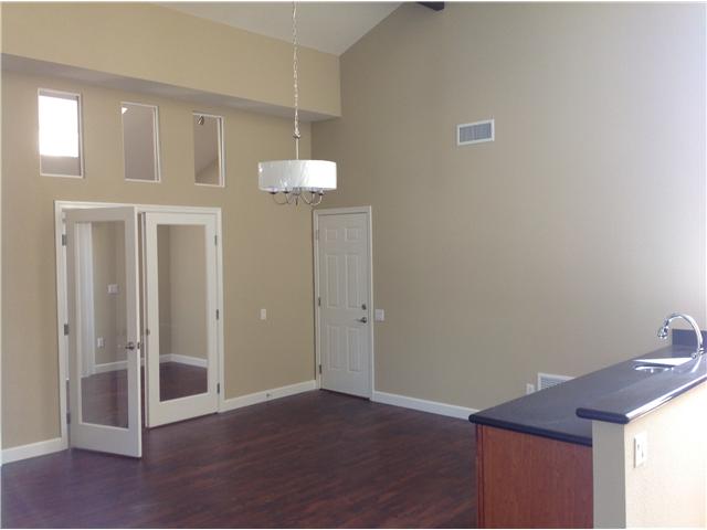 13245 Vinter Way Poway, CA 92064 - Photo 7 of 17 Vaulted ceiling dining area, granite wet bar