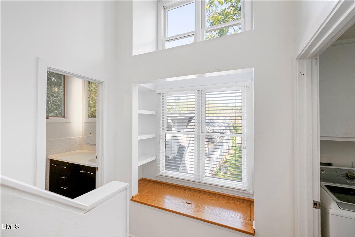 530 Elm Street Raleigh, NC 27604 - Photo 25 of 47 a living room with furniture and a window