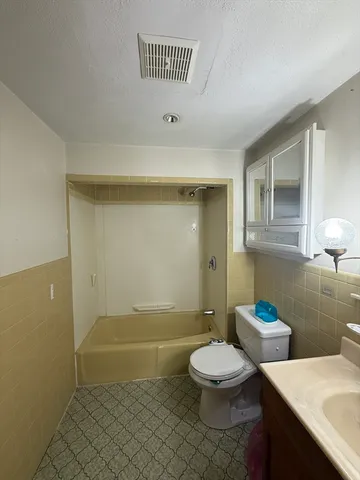 $3,300 | 438 Broadway, Unit 1, Somerville, MA 02145